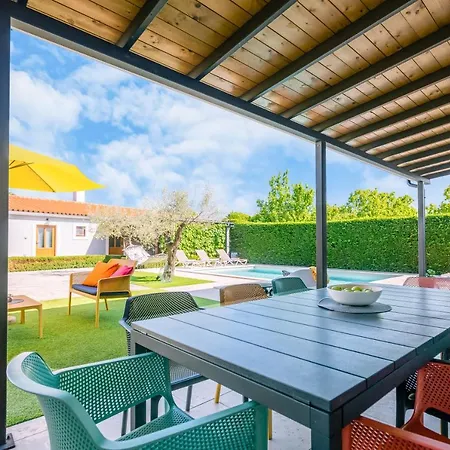 ヴィラ Oasi Bibići